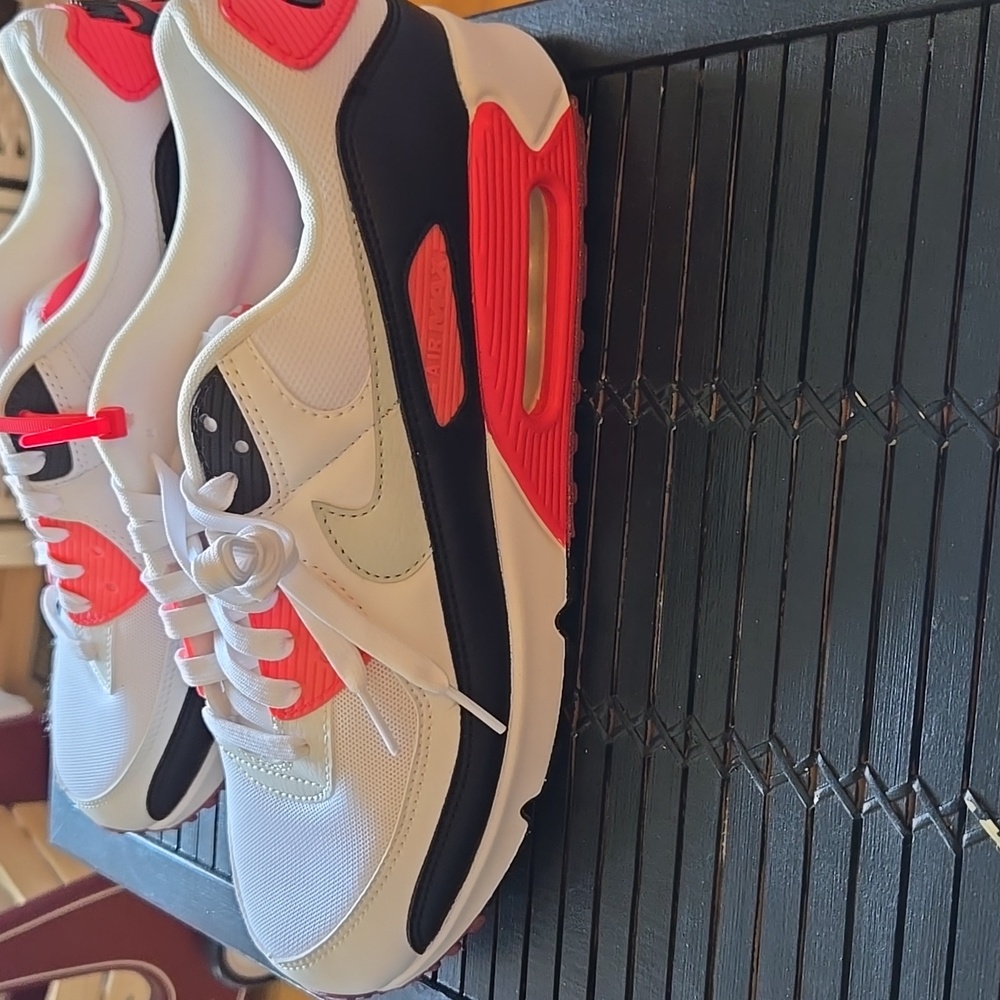 NWT Men's"Nike Air Max 90" in white/Silver/Pink/Black. Size 12 Left - Picture 5 of 5